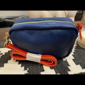 BRAND NEW Clare V blue midi sac with a poppy crossbody strap